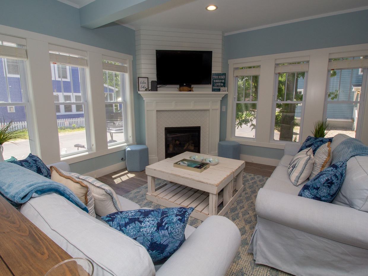 Main Level | Living Room