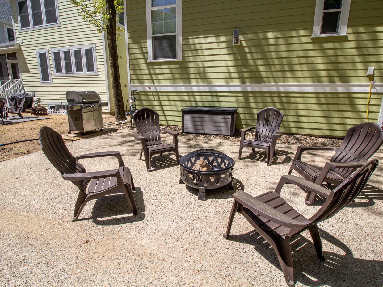 Backyard fire pit