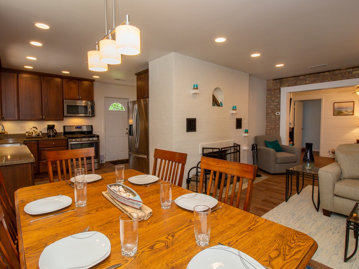 Main Level | Dining