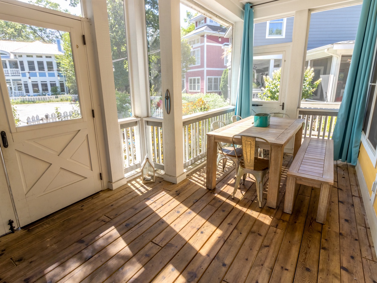 Main Level | Screened in Porch