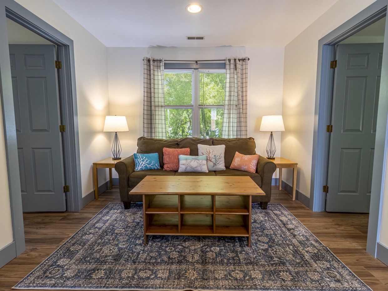 Main Level | Landing | Pull-out Couch