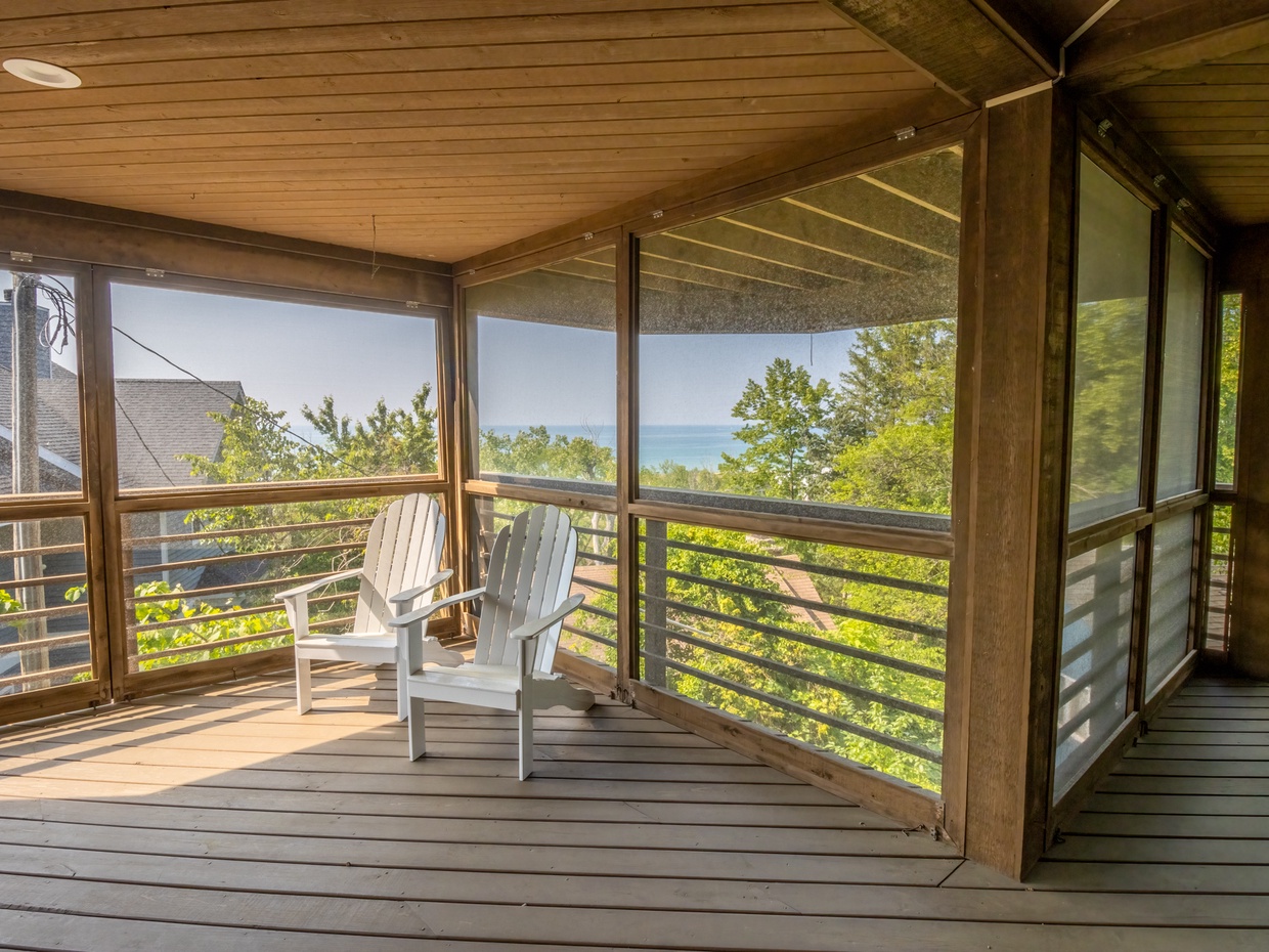 Outside Living | Screened in Porch
