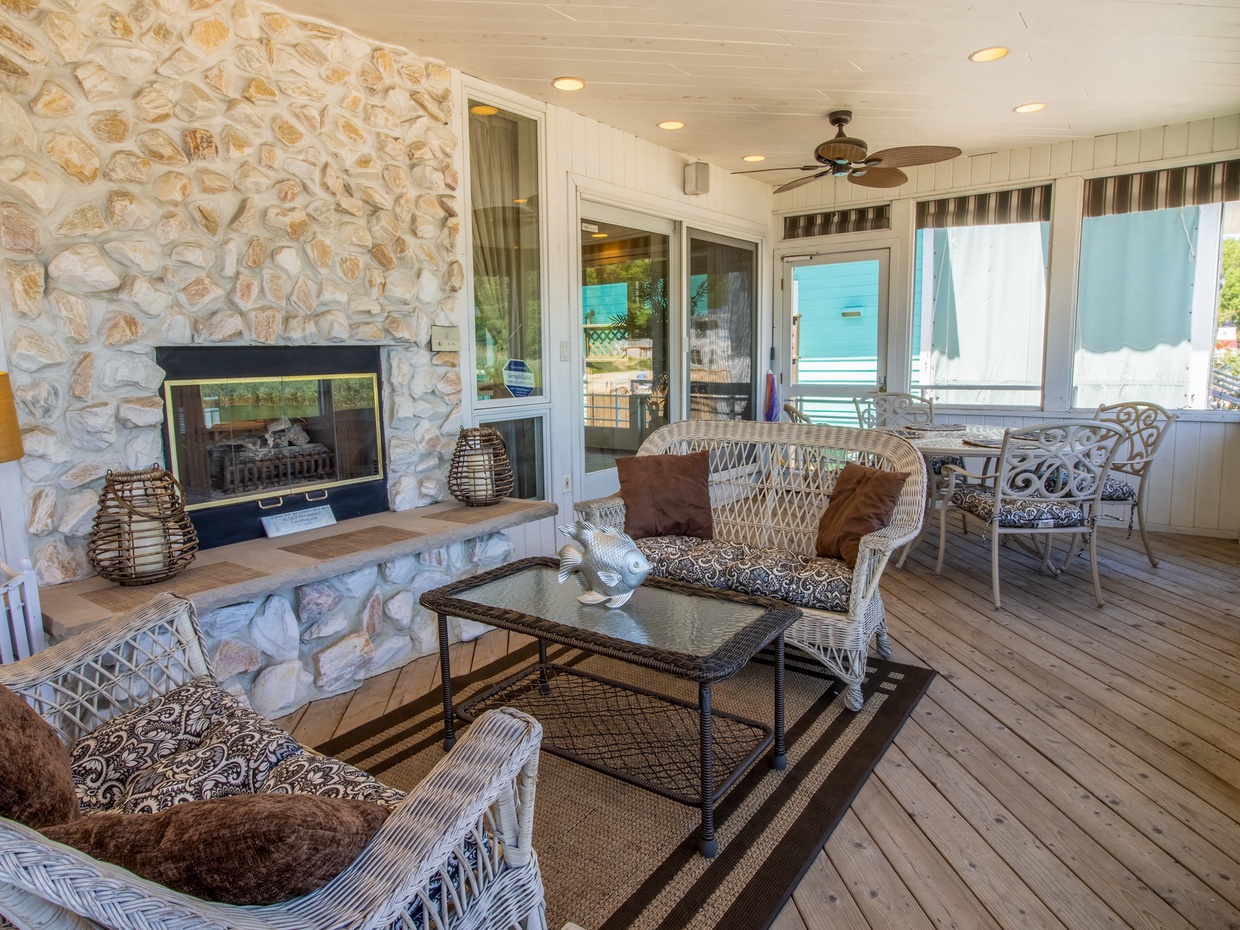 Main Level | Screened-in Porch
