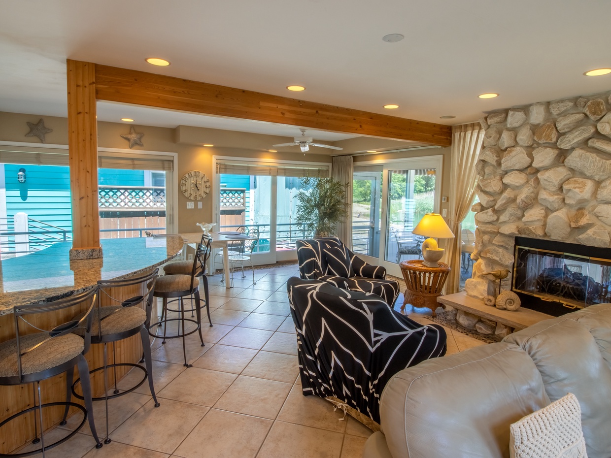 Main Level | Dining Room | Bar Seating | Sitting Area