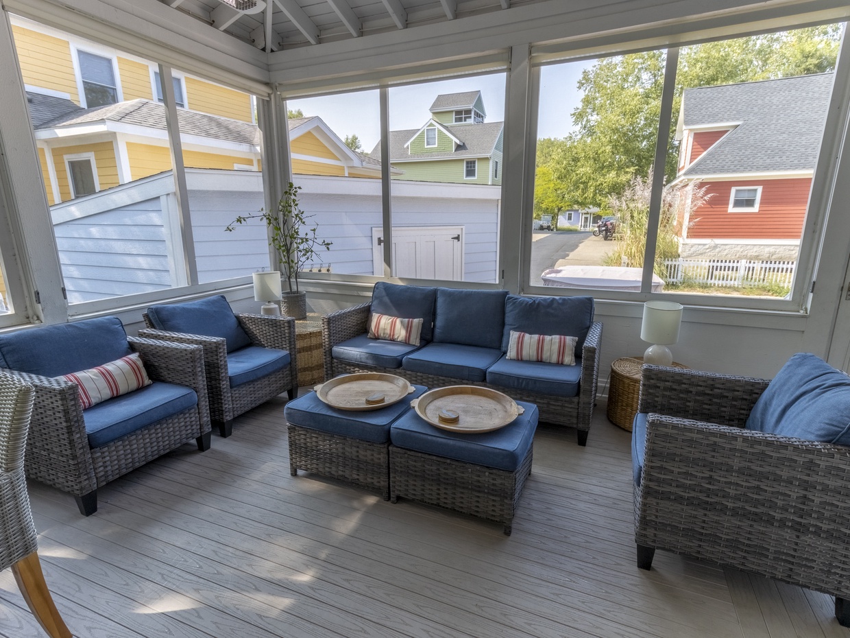 Main Level | Screened in Porched
