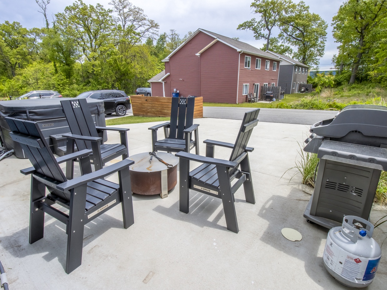 Back Patio | Fire Pit | Hot Tub