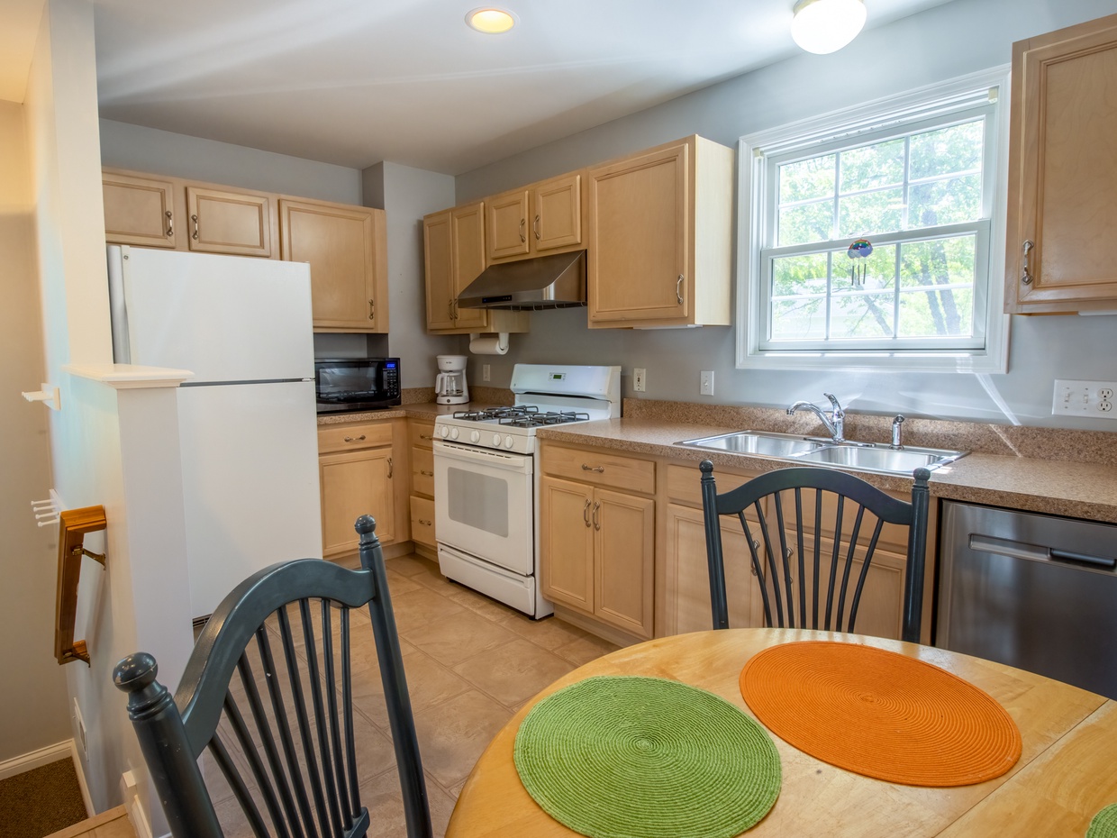 Main Level | Dining | Kitchen