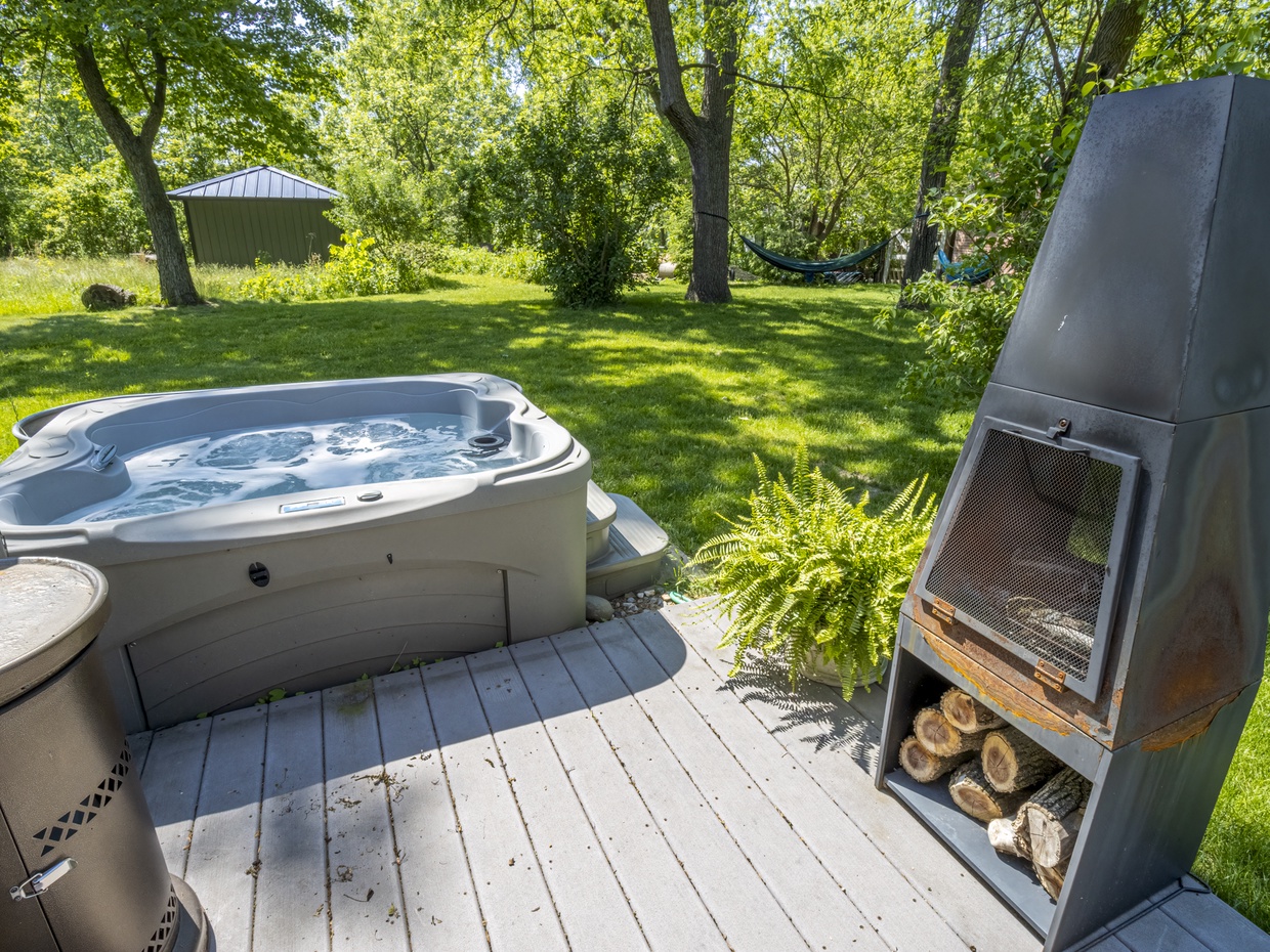 Hot Tub | Fire Place