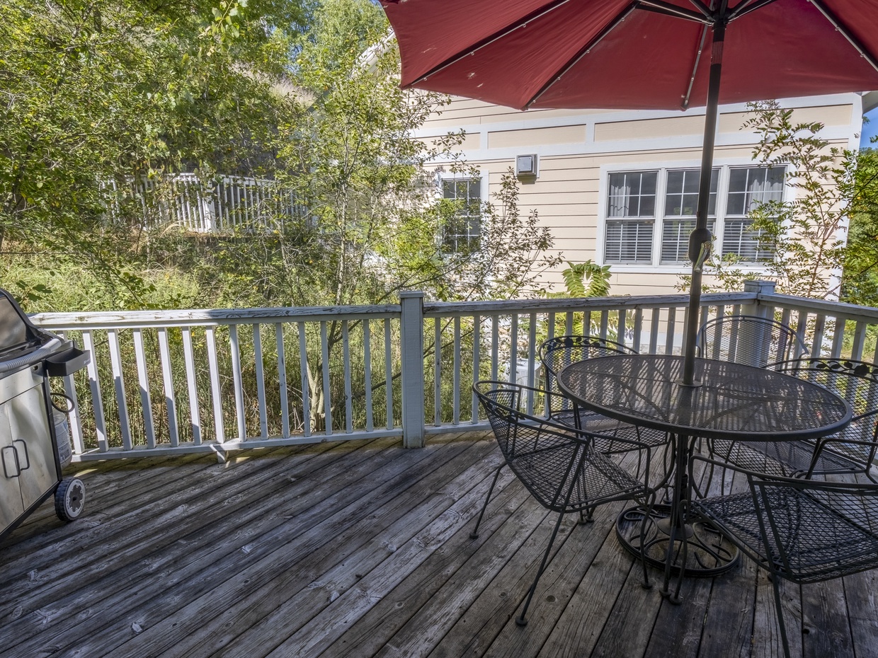 Main Level | Deck | Gas Grill | Outside Dining