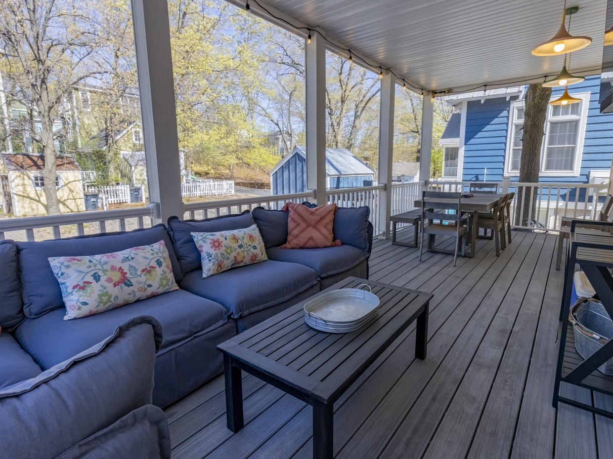 Main Level | Back Deck 