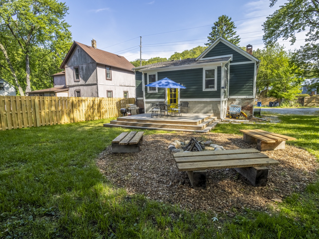 Backyard | Fire Pit | Gas Grill