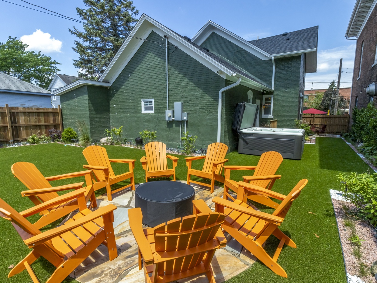 Backyard | Fire Pit | Hot Tub | Dining