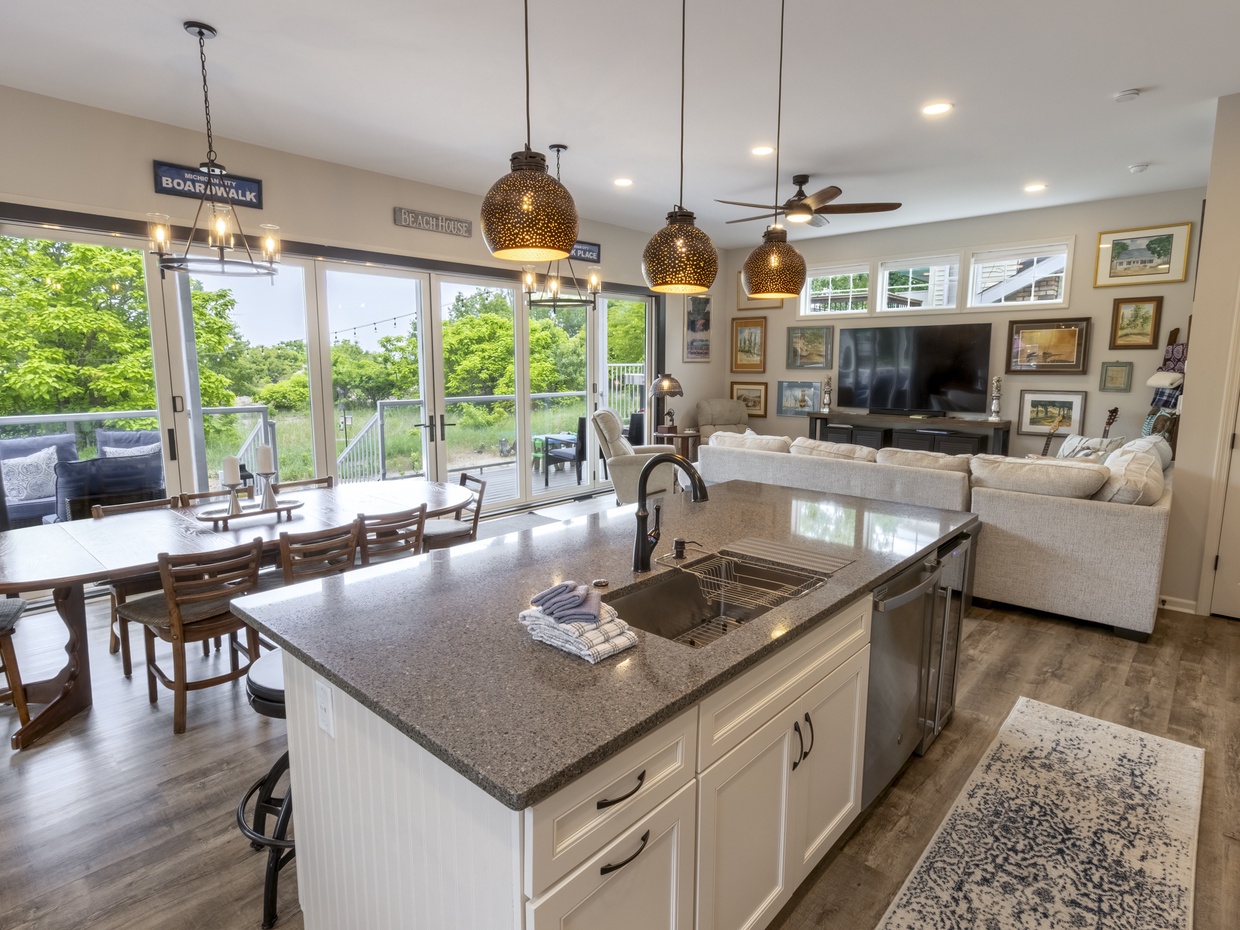Main Level | Kitchen | Dining 