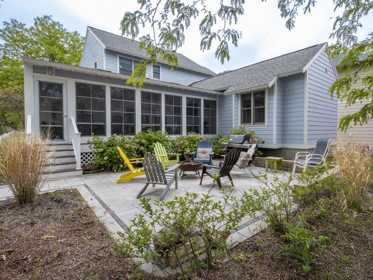 Back Patio | Gas Grill | Fire Pit