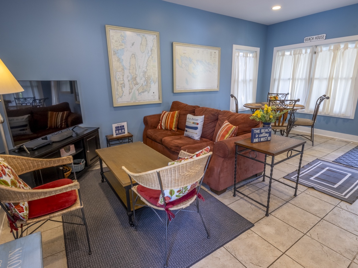 Main Level | Dining | Living Room