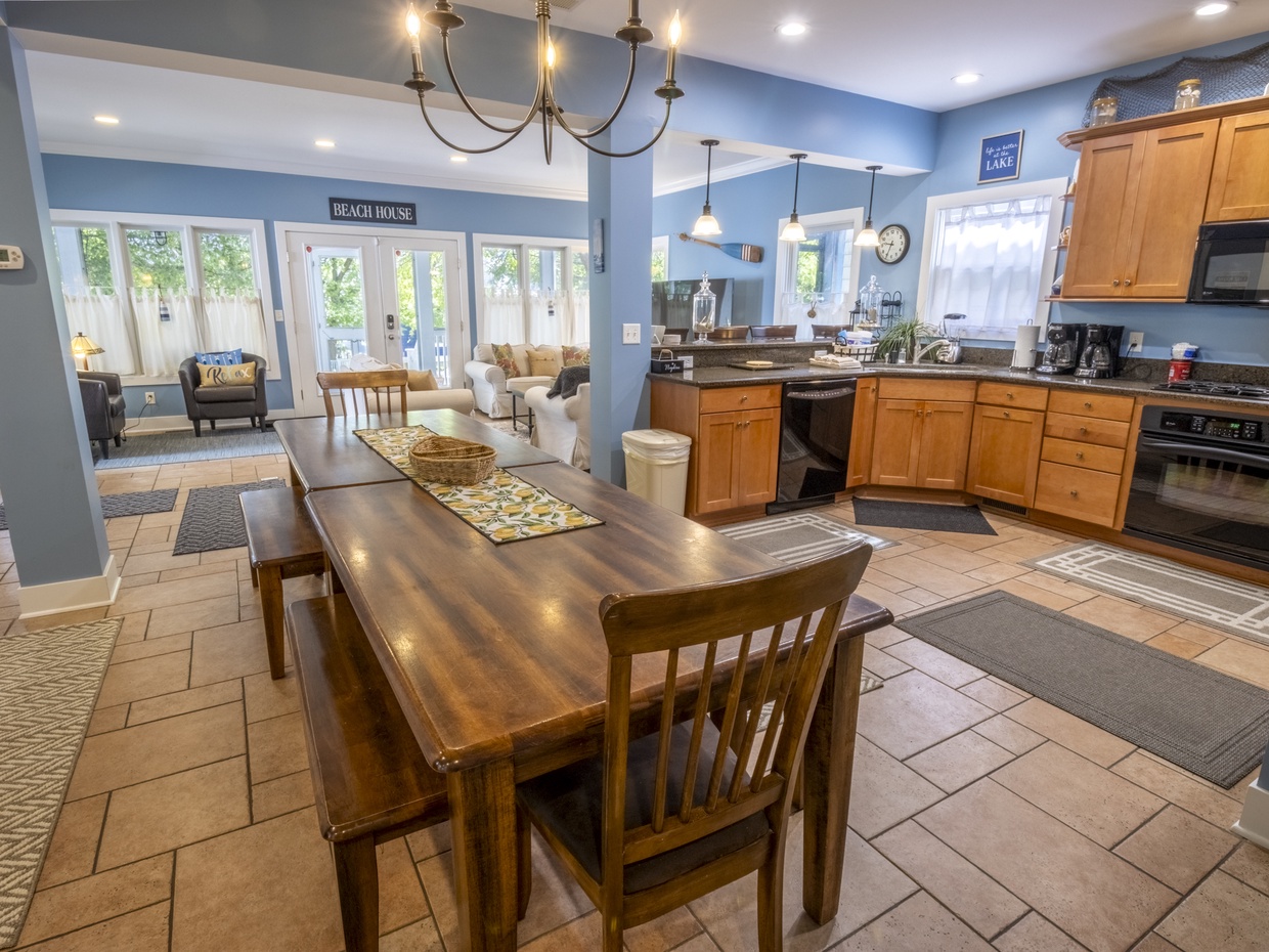 Main Level | Dining | Kitchen