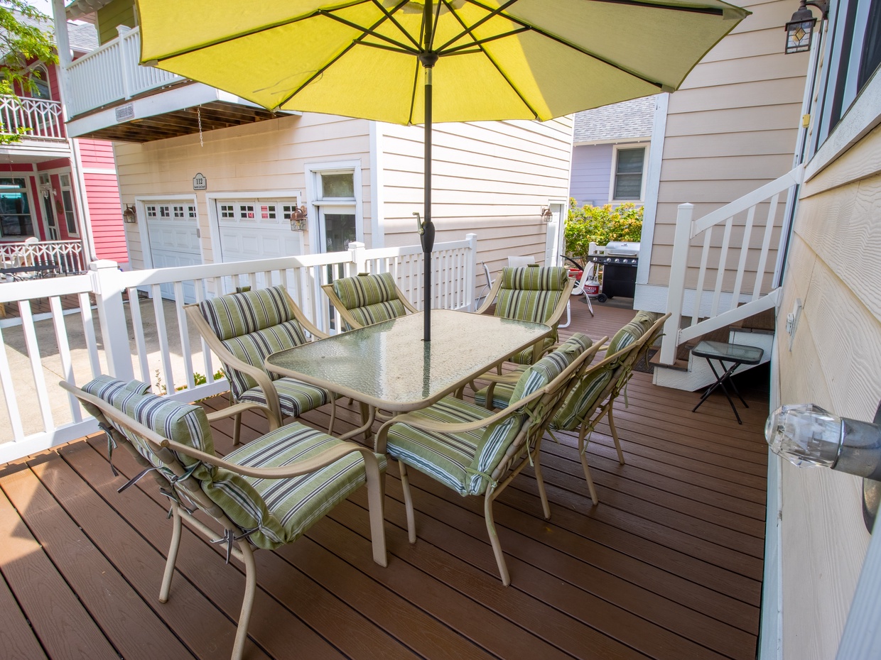 Outdoor Living | Back Deck