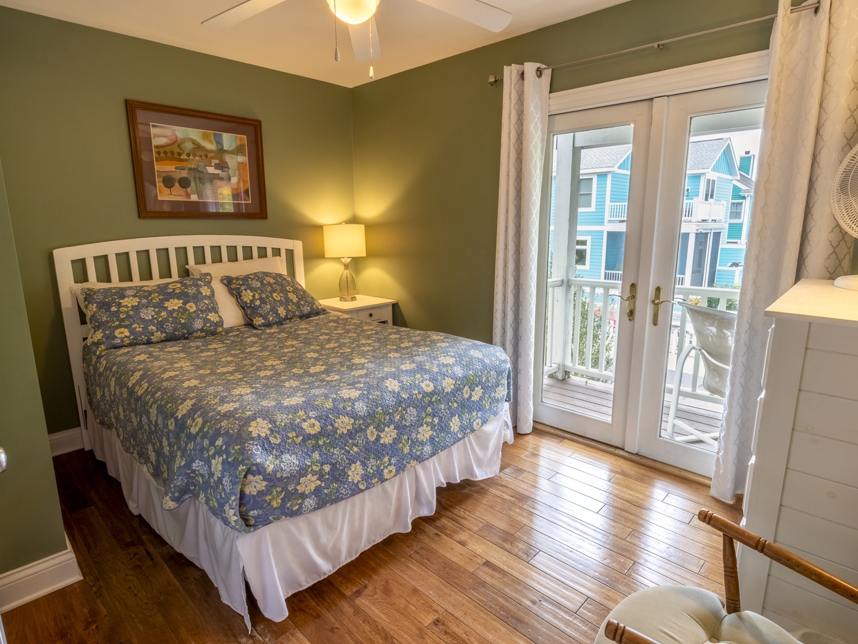 Main Level | Bedroom 1 | Queen 