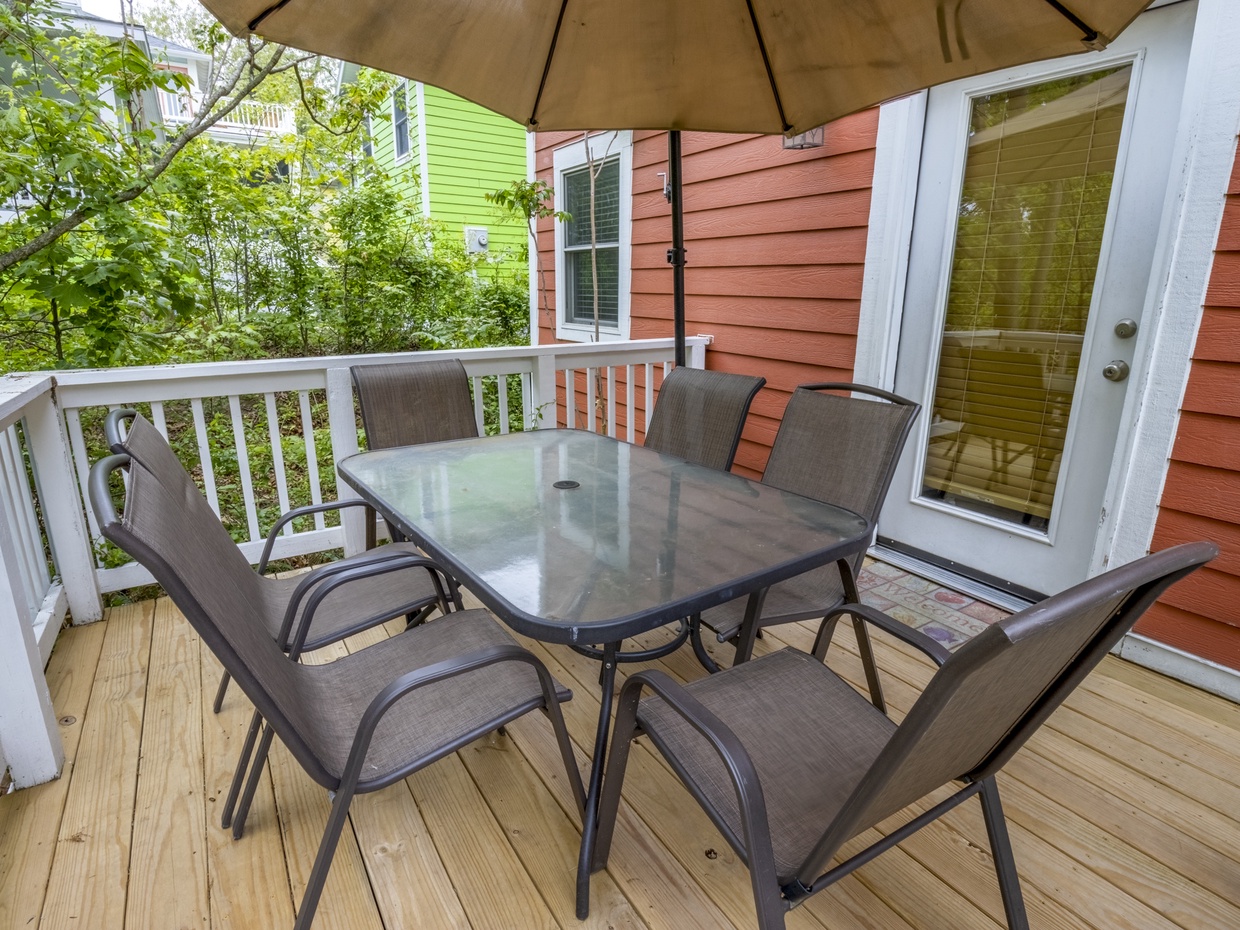 Main Level | Back Patio