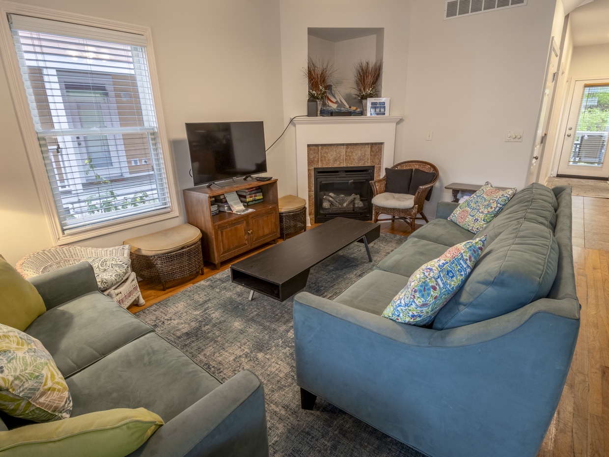 Main Level | Living Room 