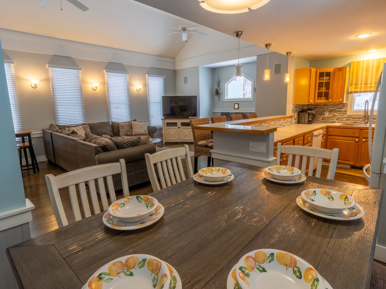 Main Level | Dining Room