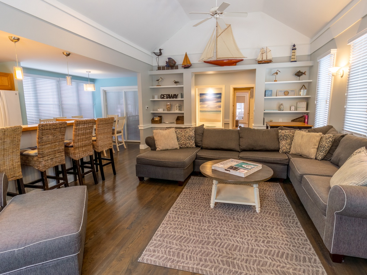 Main Level | Living room