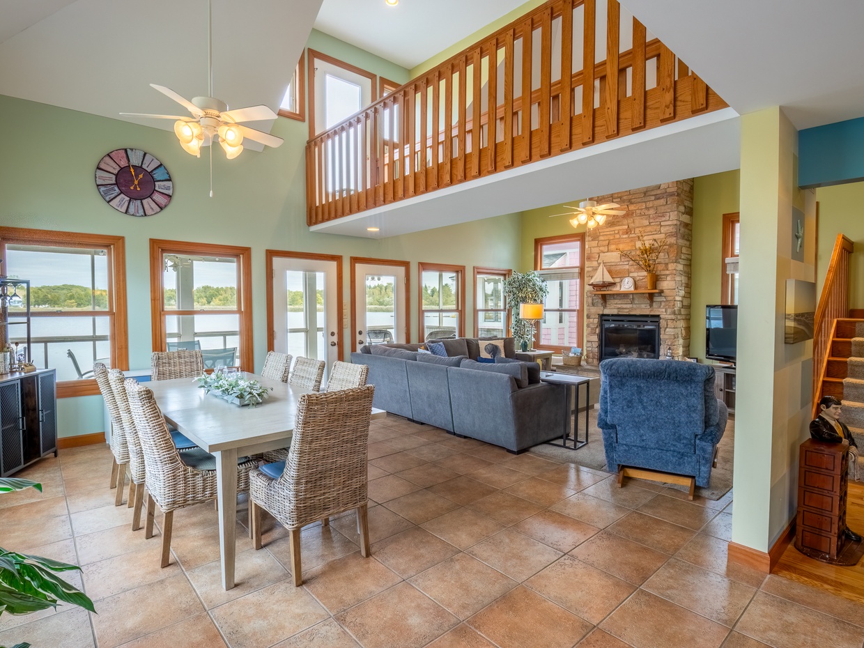Main Level | Living Room 
