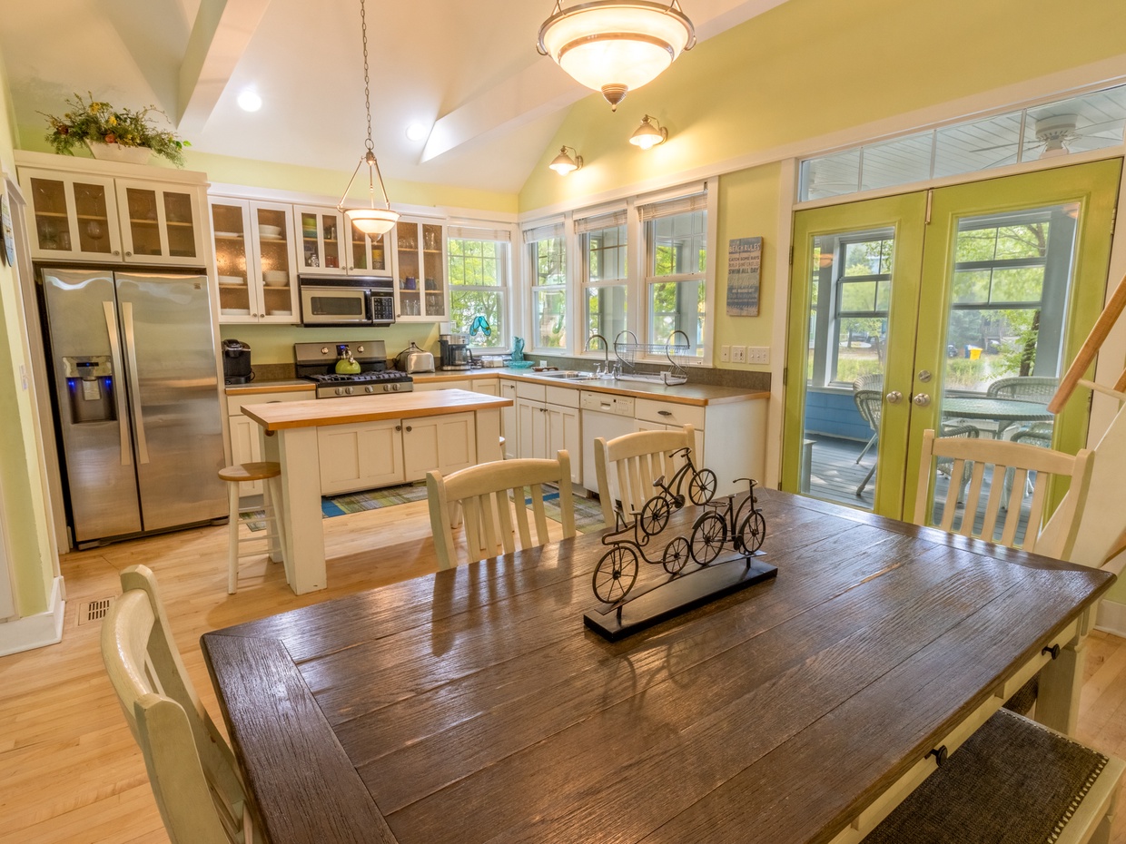 Main Level | Dining Room | Kitchen