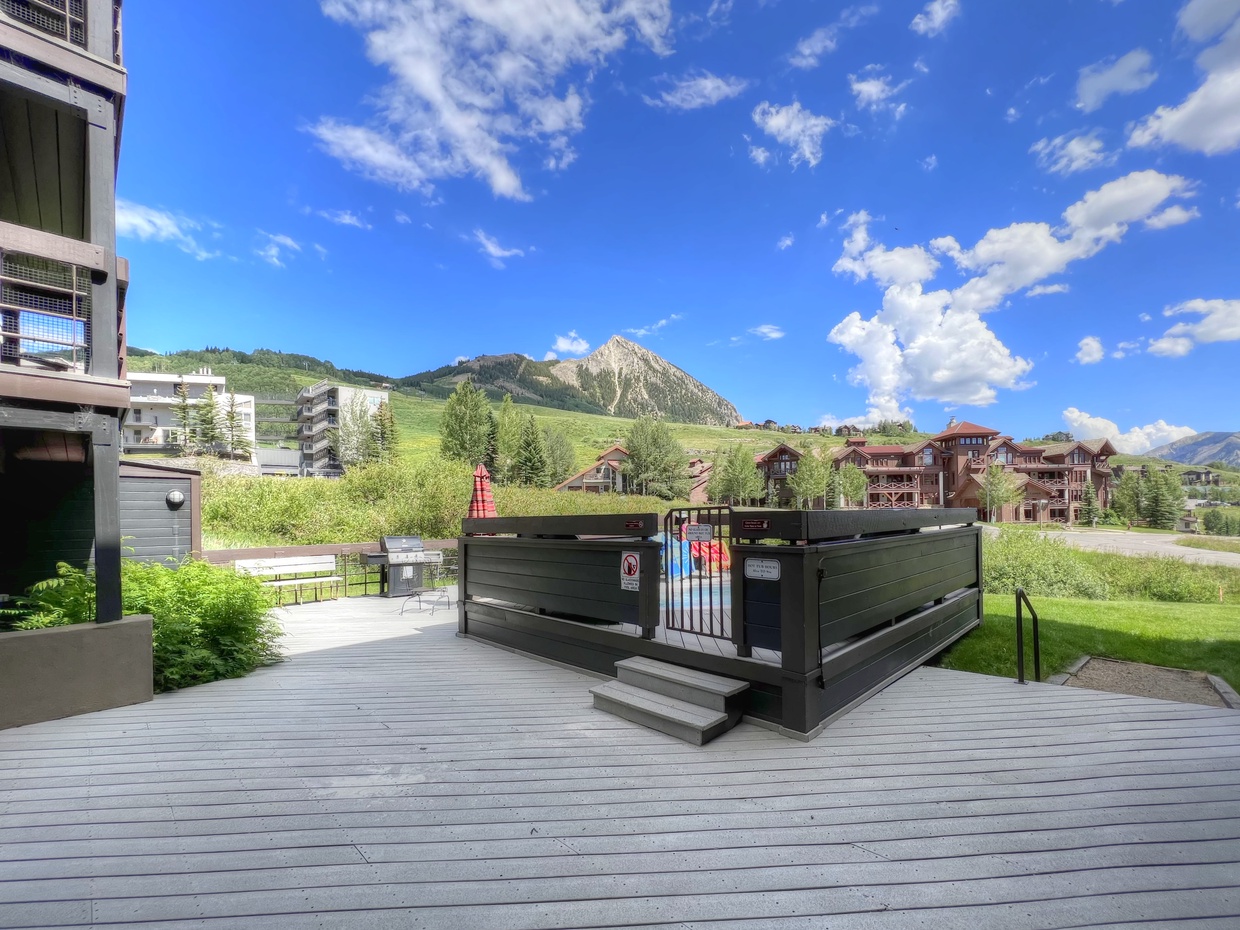 Common Area Hot Tub with View of Mountain