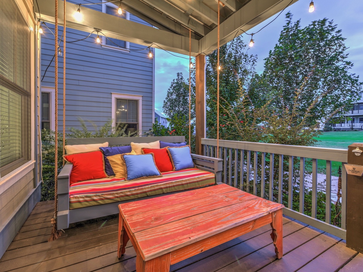 Front porch swing 
