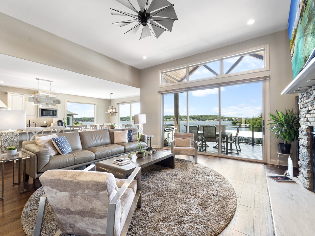 LIVING ROOM WITH LAKEVIEW