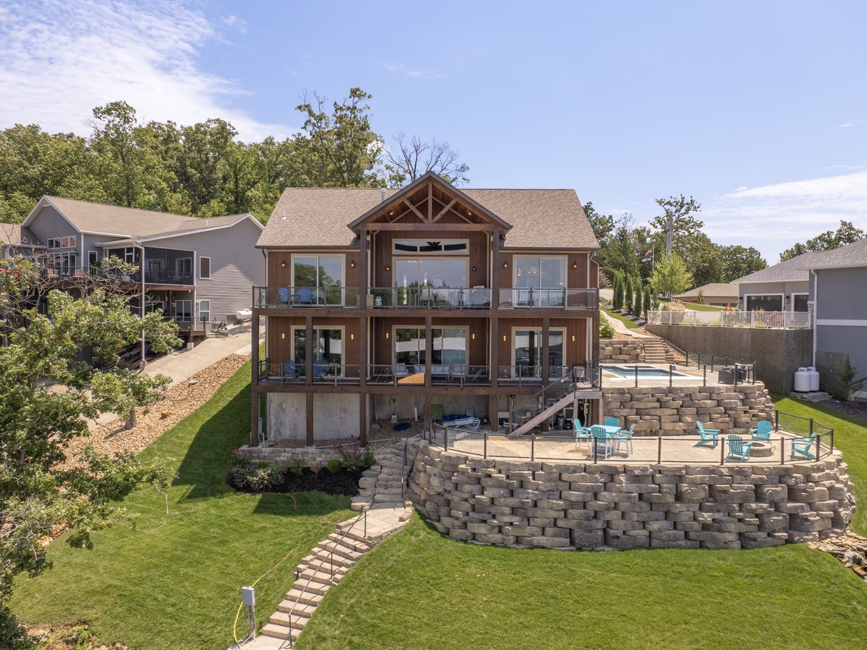 LAKESIDE EXTERIOR