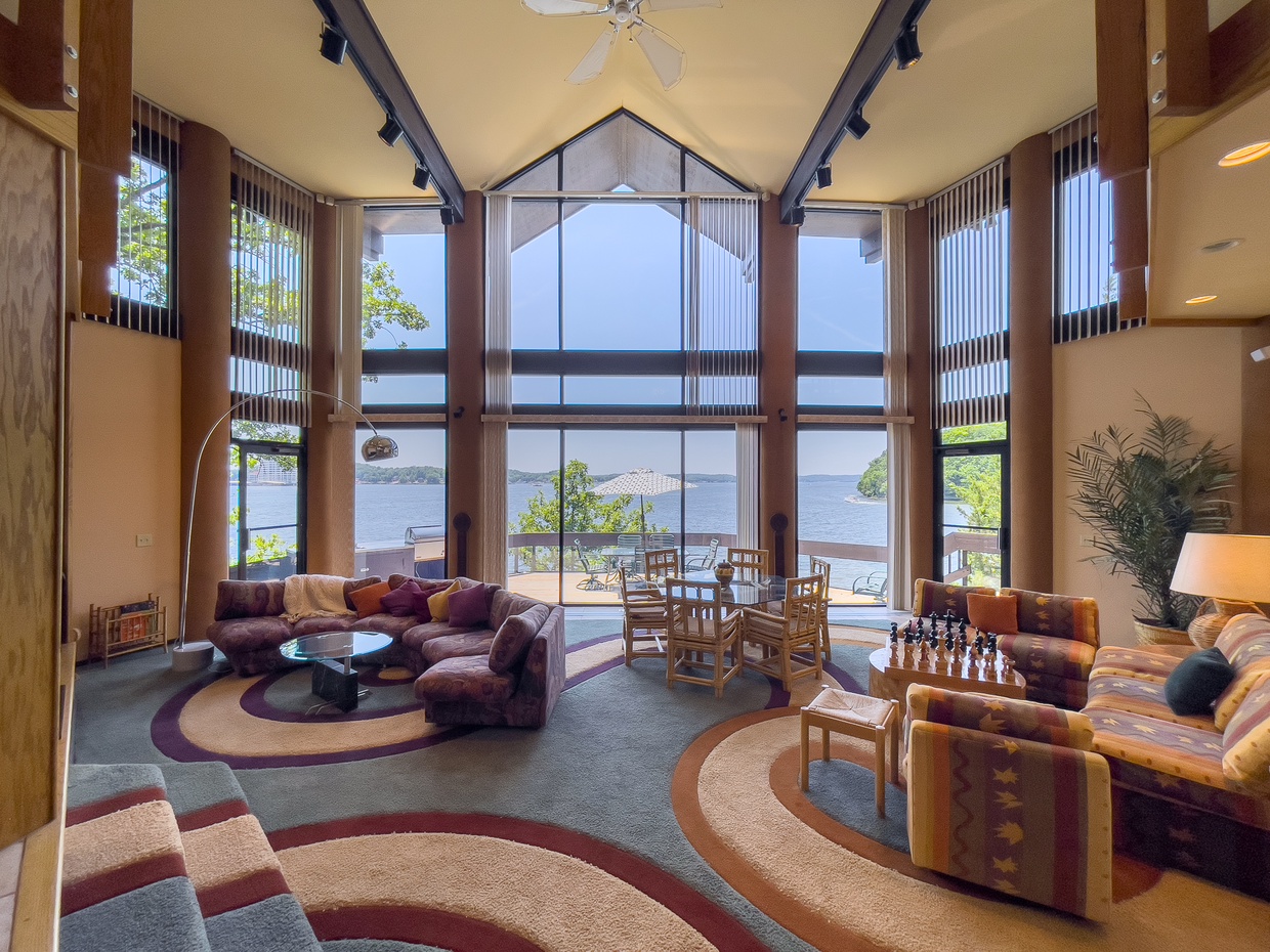 Lower level living area with lakeview