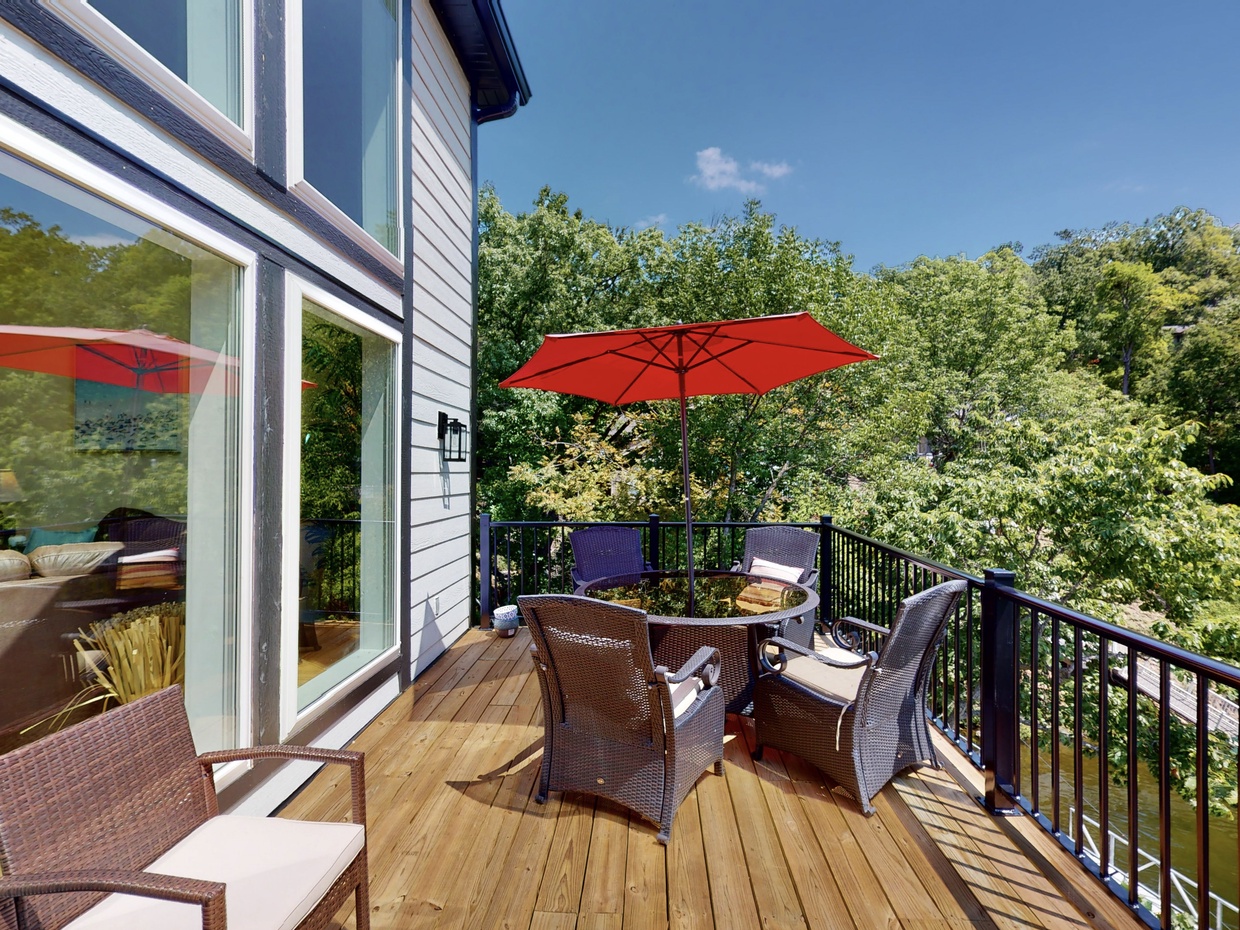 Lakeside deck m