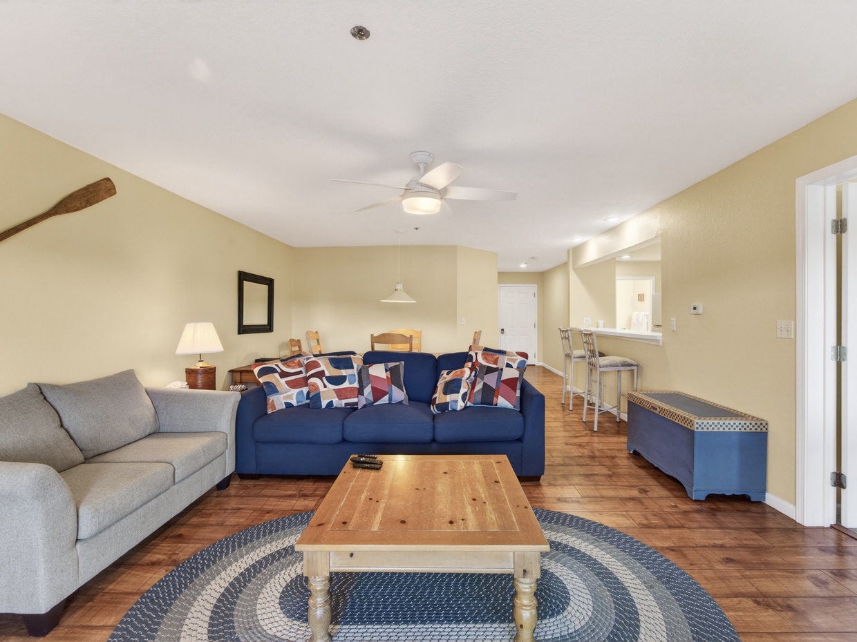 LAKEVIEW LIVING AREA 