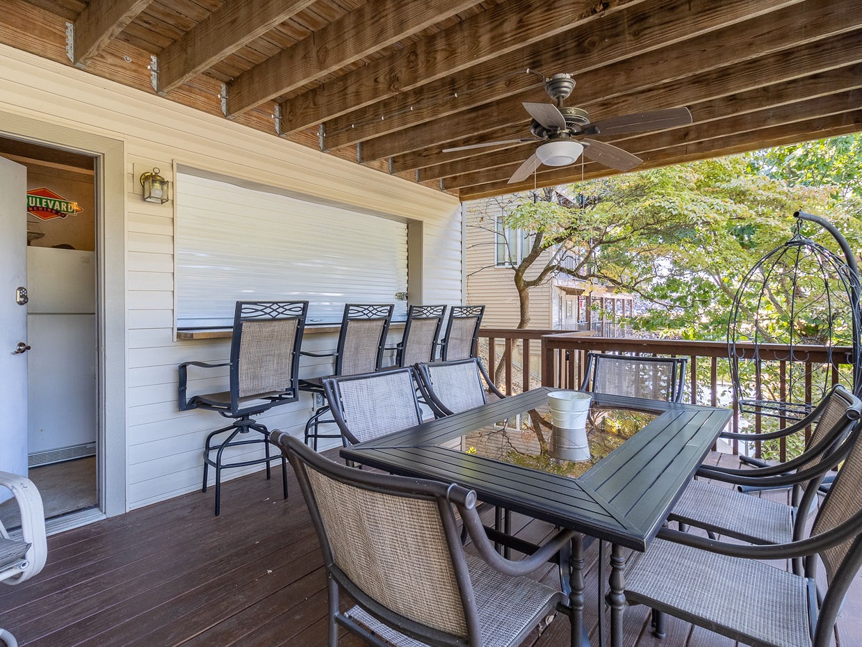 COVERED TIKI BAR