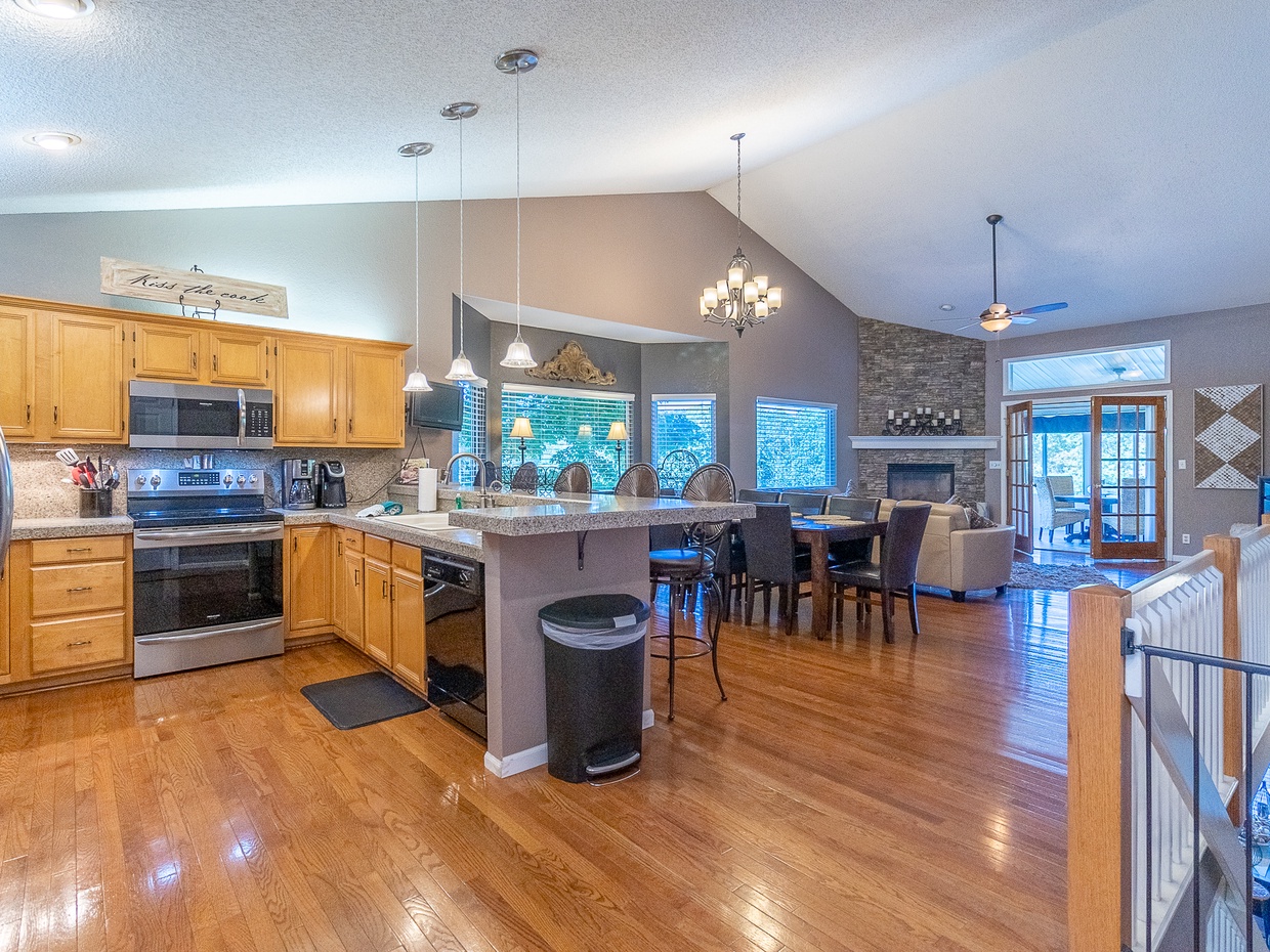 MAIN FLOOR LIVING