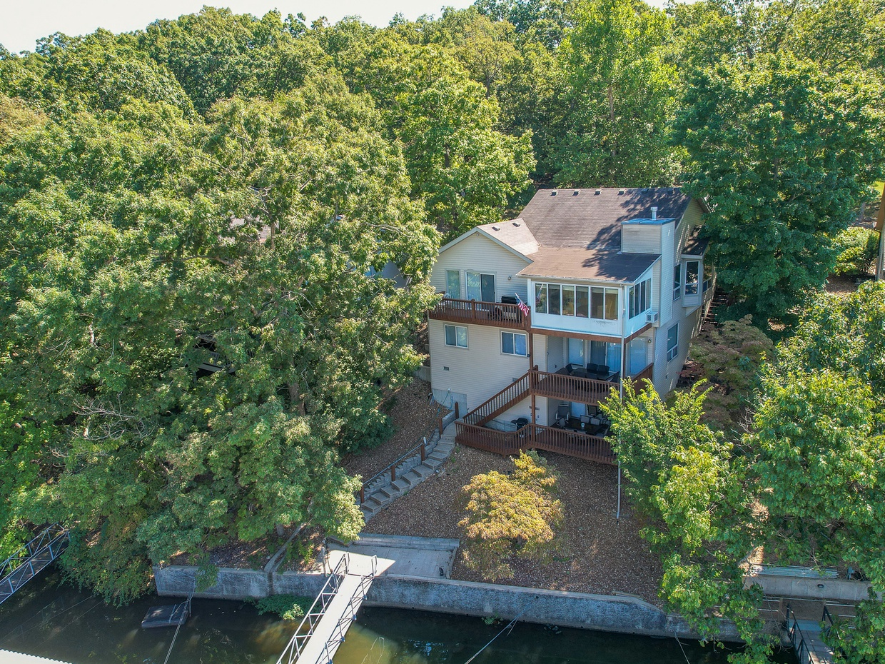 LAKEVIEW EXTERIOR