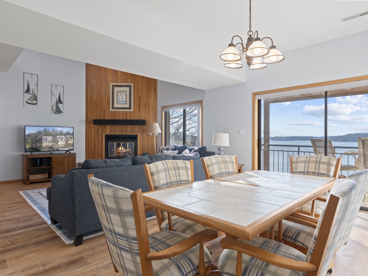 Dining area with lakeview