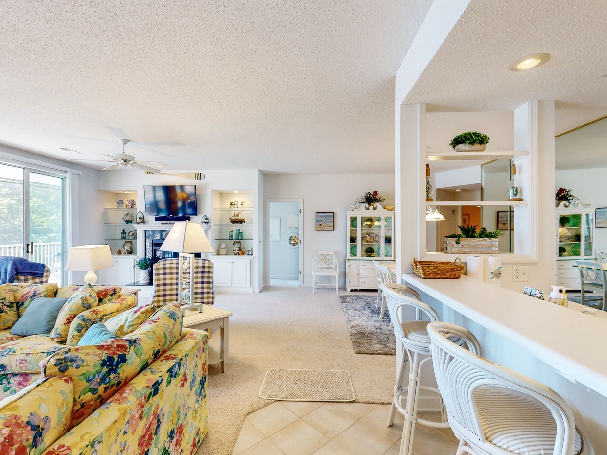 Living area and breakfast bar