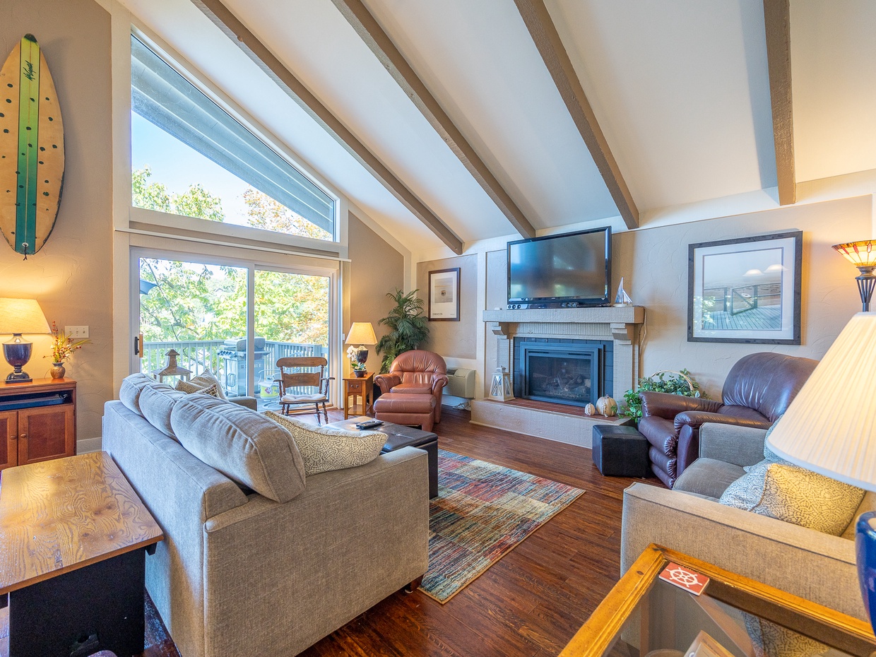 Lakeview living area