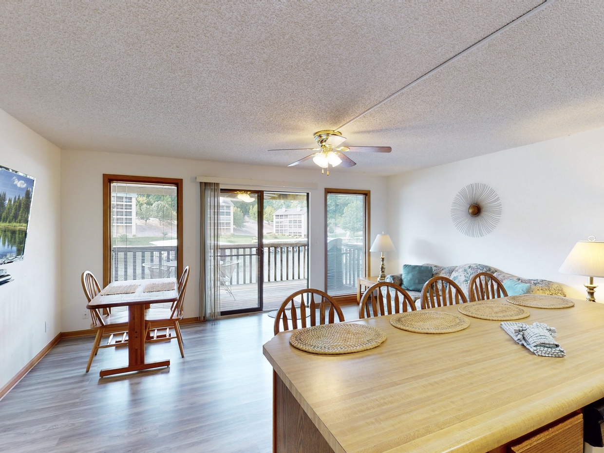 BREAKFAST BAR INTO LIVING ROOM