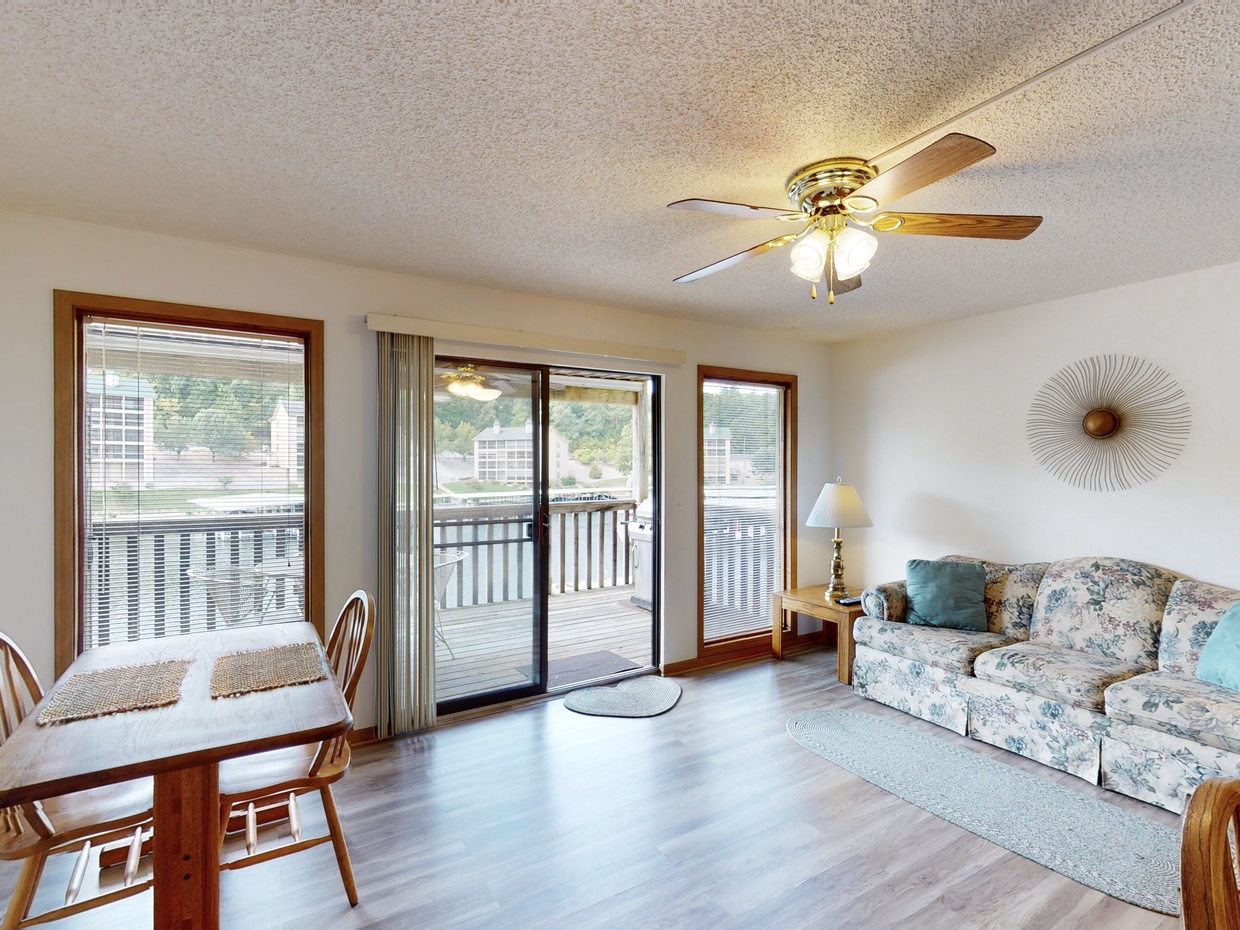 LAKEVIEW LIVING AREA AND DINING TABLE