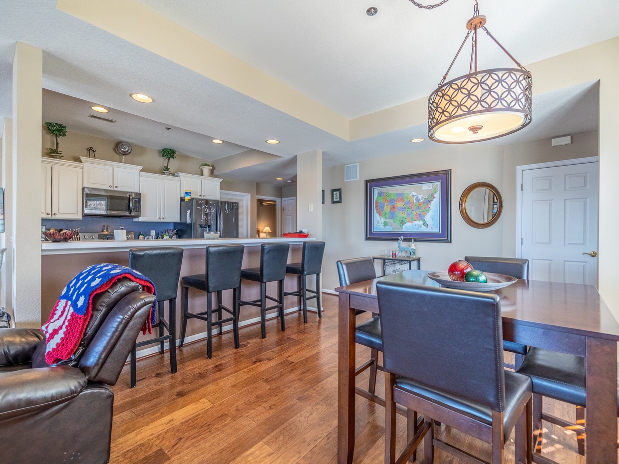 Dining area and breakfast bar