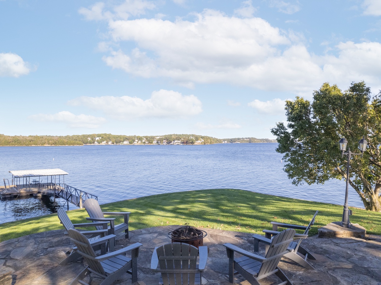 LAKESIDE FIREPIT