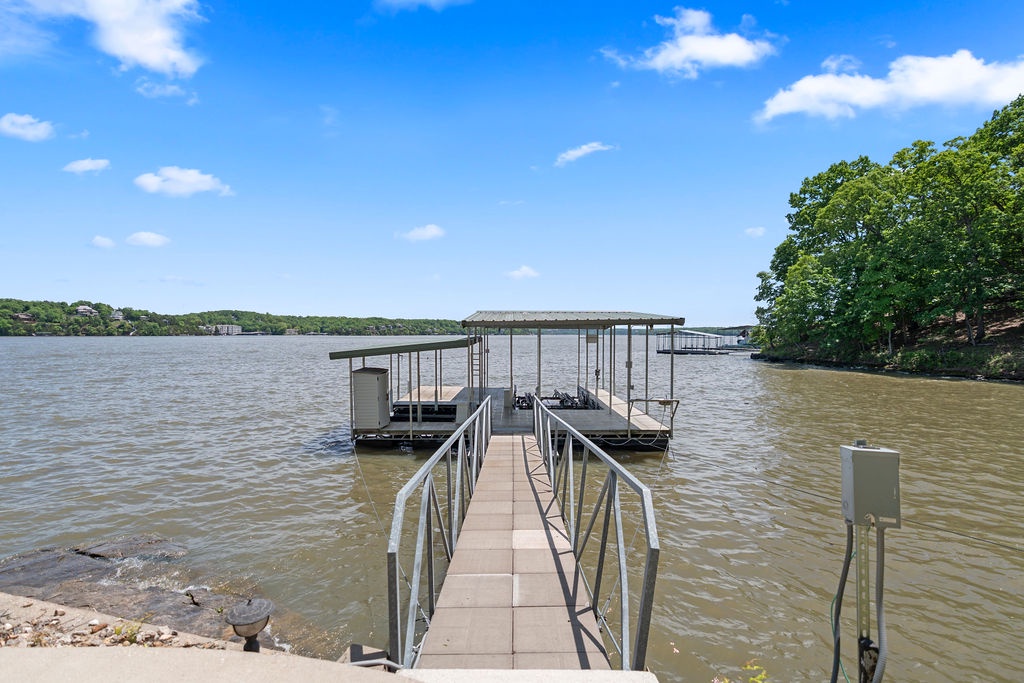 THE DOCK AT THE 25 MILE MARKER