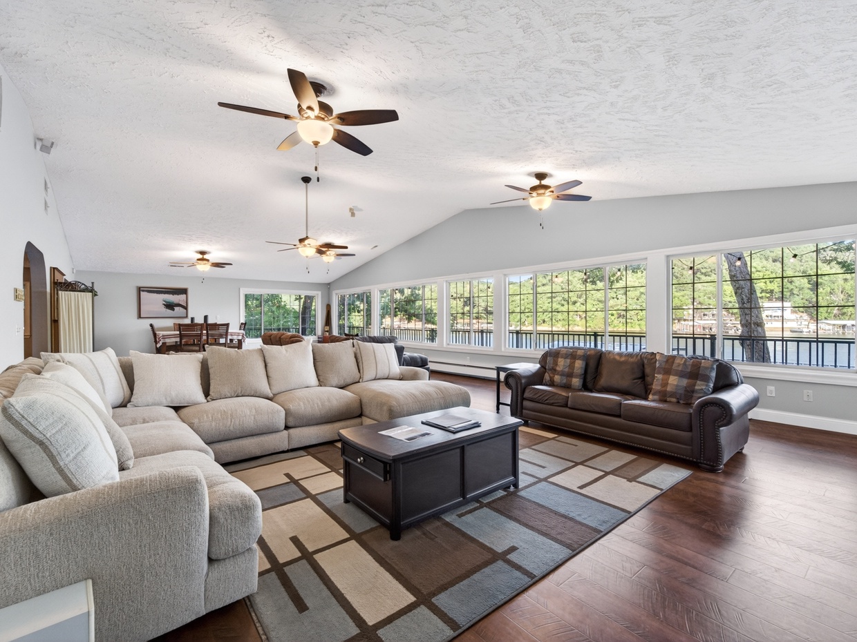 LAKEVIEW LIVING ROOM