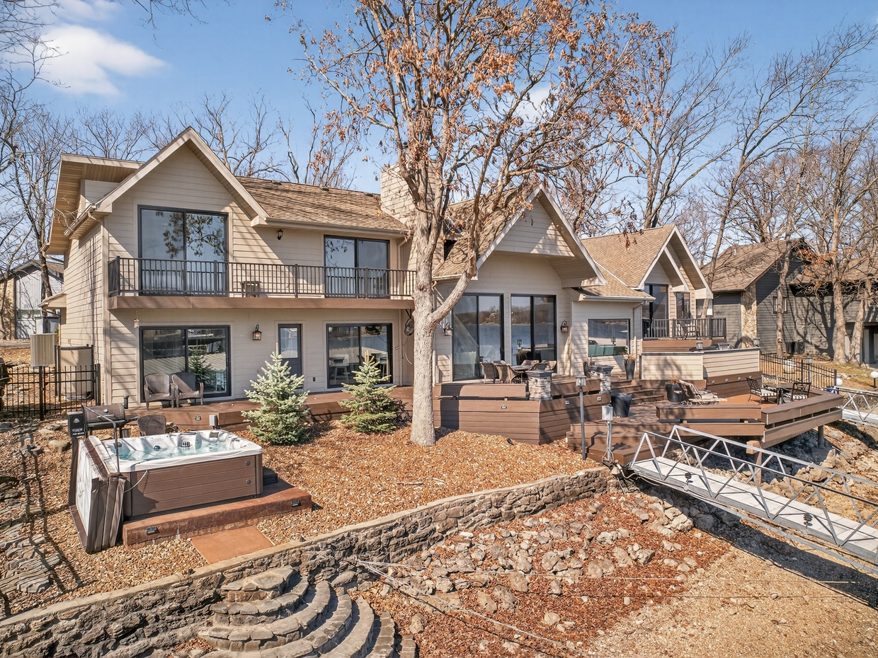 LAKESIDE EXTERIOR
