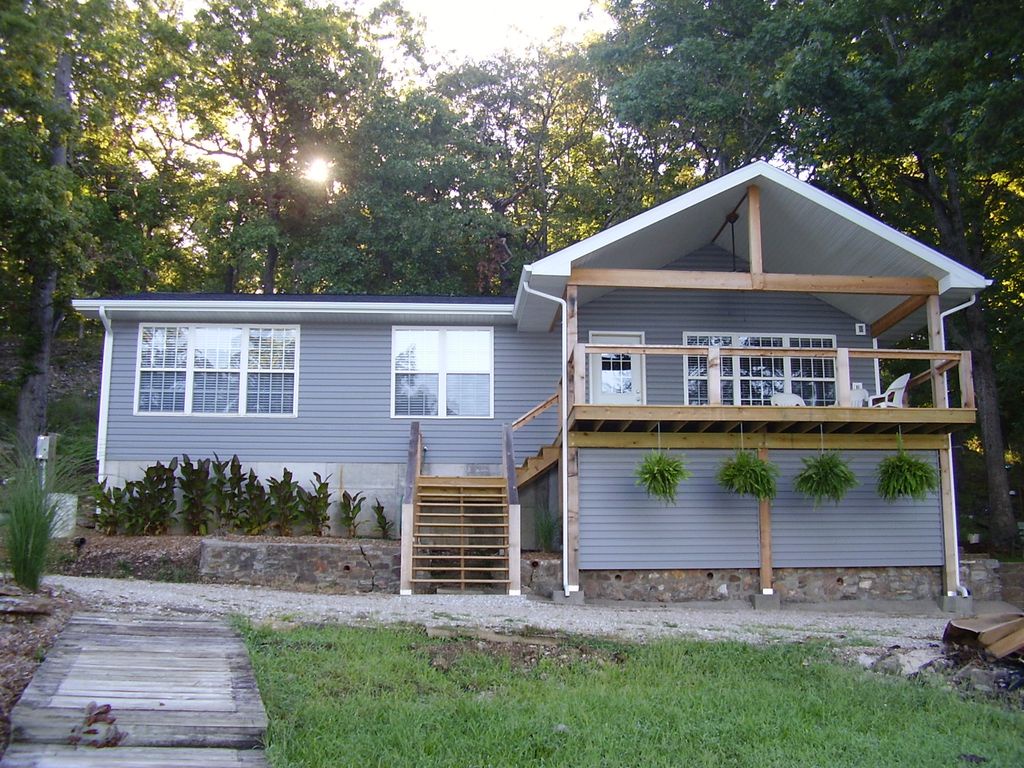 LAKESIDE EXTERIOR