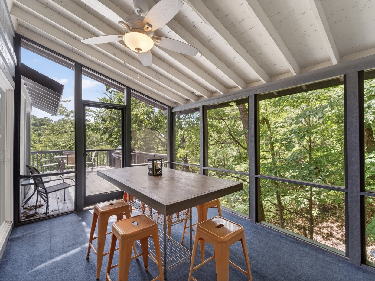 SCREENED IN PORCH